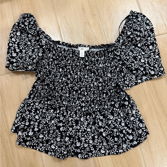 H&M Floral Smocked Peplum Top - Picture 2 of 3
